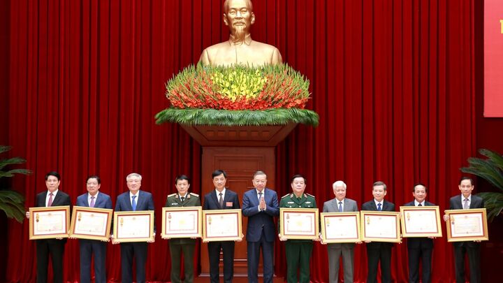 Bài học “Kiên trì - Quyết tâm - Đồng thuận - Toàn diện - Đột phá” trong công tác phòng, chống tham nhũng, lãng phí, tiêu cực_12/12/2025