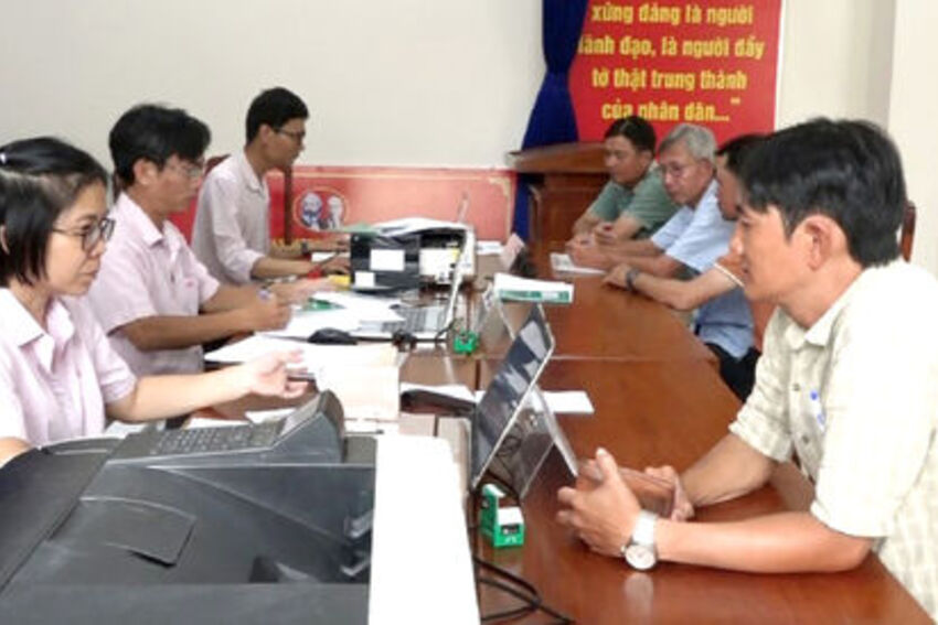 Giải ngân 380 triệu đồng cho học sinh, sinh viên phường Tịnh Biên