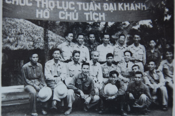 Phim tài liệu: Bác Hồ với Quảng Ninh