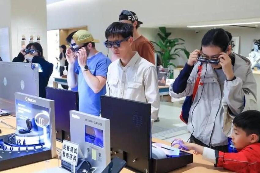 Thị trường kính thông minh Trung Quốc tiếp đà tăng trưởng nhanh trong năm 2026