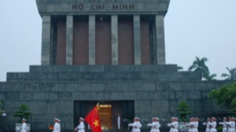 Phiên gác bên lăng Bác Hồ