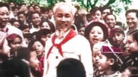 Những bông hoa cháu ngoan Bác Hồ