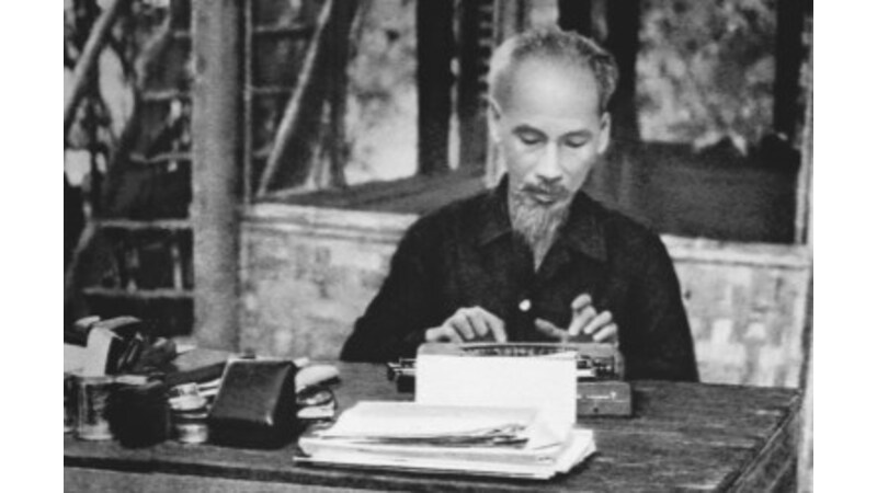 Chủ tịch Hồ Chí Minh từ năm 1945 - 1954