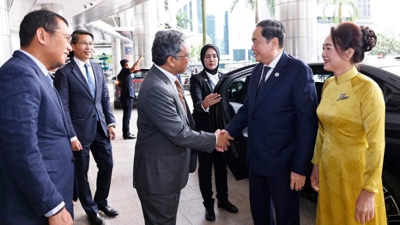 Chủ tịch Quốc hội Trần Thanh Mẫn và Phu nhân thăm và làm việc với Tập đoàn Petronas. (Ảnh: Doãn Tấn/TTXVN)