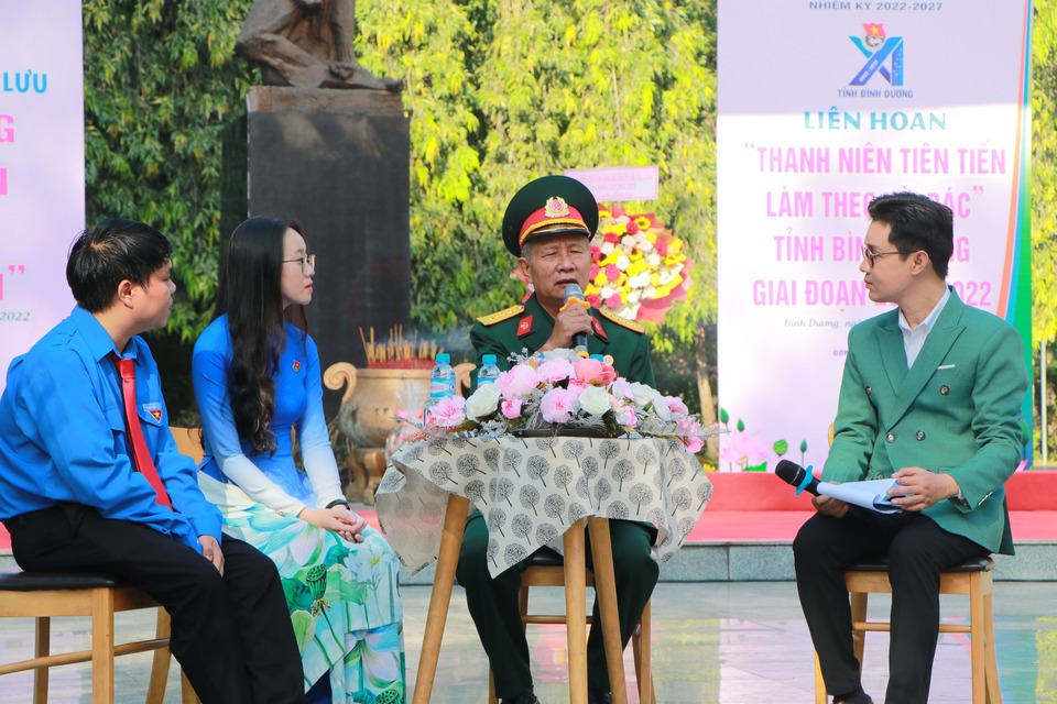 Chương trình giao lưu“Khát vọng cống hiến – Lẽ sống thanh niên”