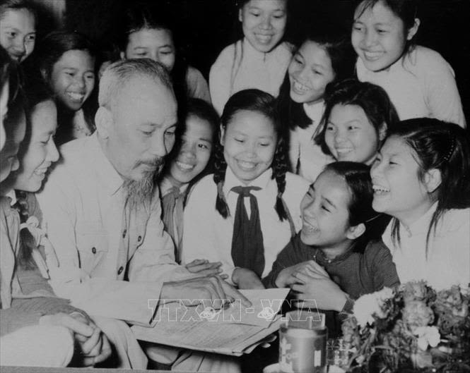 Tư tưởng Hồ Chí Minh về giáo dục mãi soi đường cho giáo dục - đào tạo đất nước