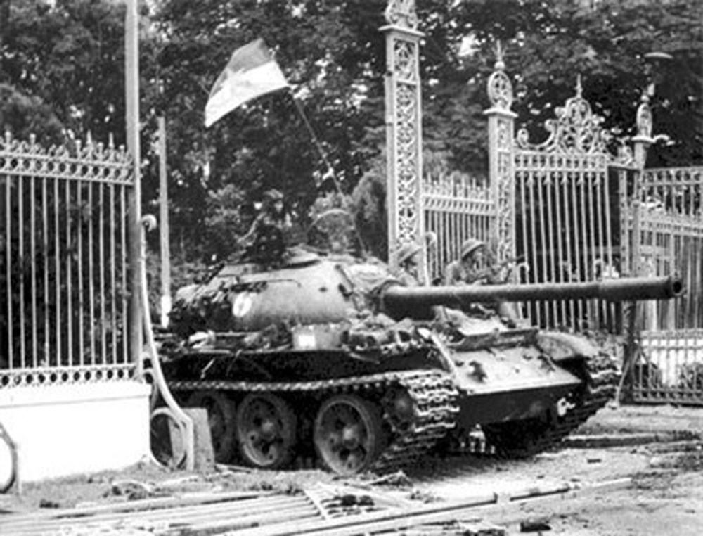 Chiến dịch Hồ Chí Minh (26/4 – 30/4/1975) giải phóng hoàn toàn miền Nam, thống nhất đất nước